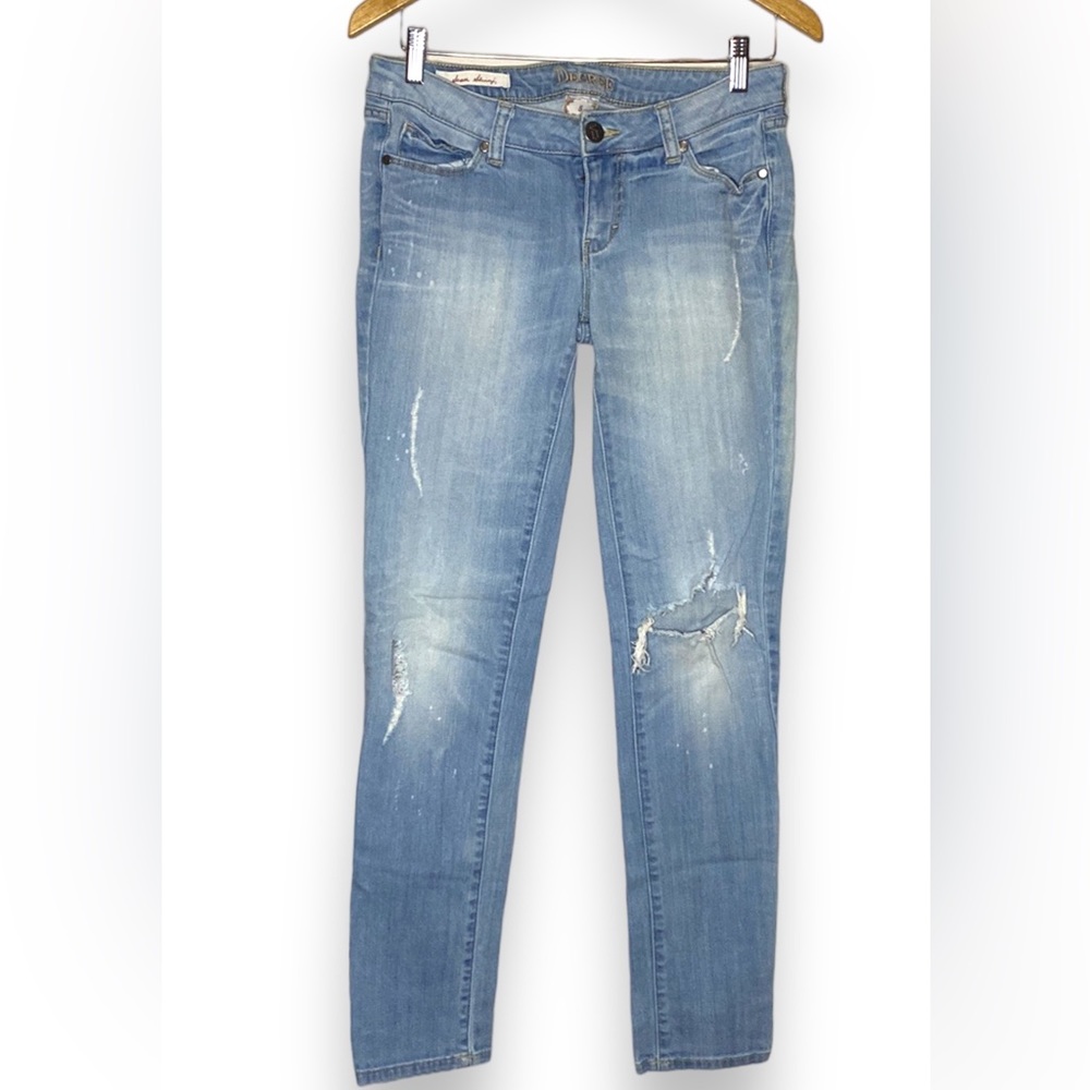 Decree distressed jeans